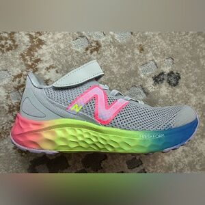 Little girls New Balance Arishi V4 size 11